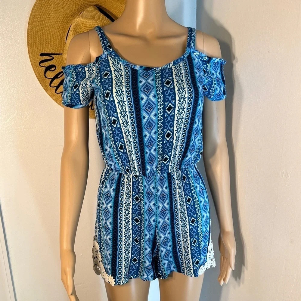 Xrtaordinary, XL, juniors, blue,black,white, geometric print, cold shoulder lace